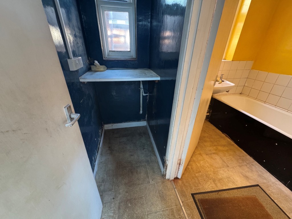 Lot: 167 - TWO-BEDROOM PERIOD COTTAGE IN POPULAR LOCATION - Lobby